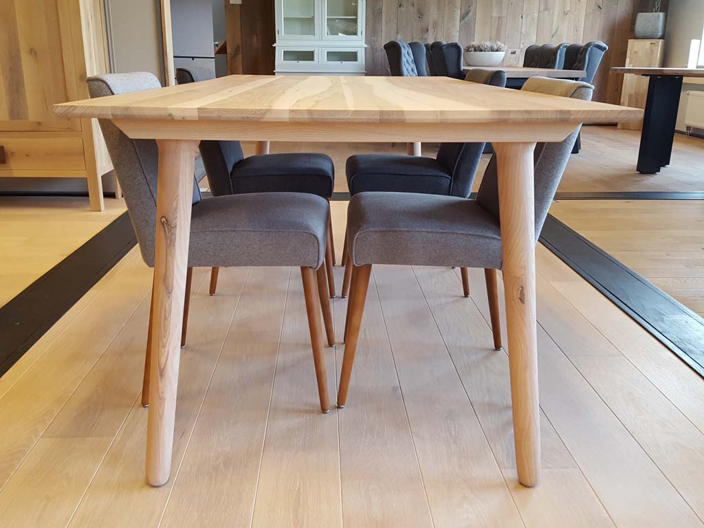 Foto: Houten tafel kopen scandinavisch