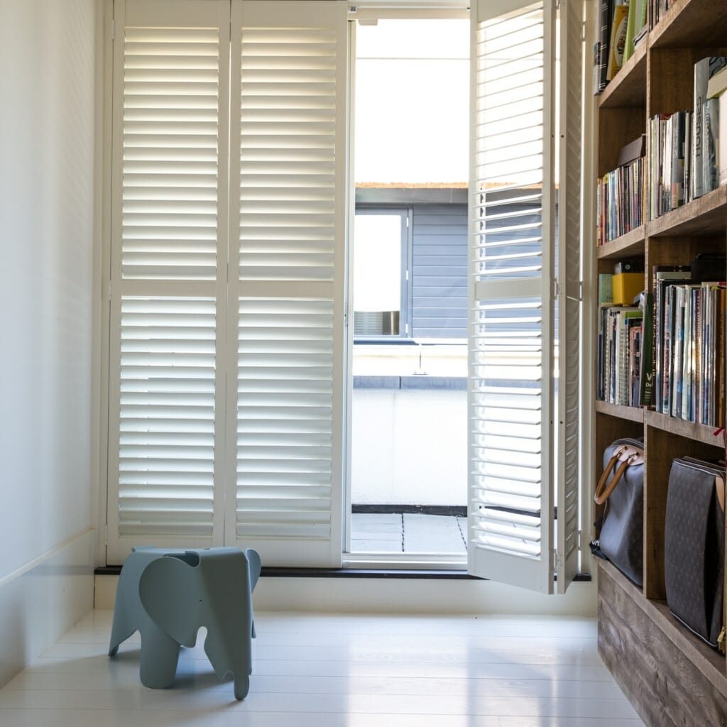 Foto: 1 Blog voorzie je deuren van bijpassende raamdecoratie