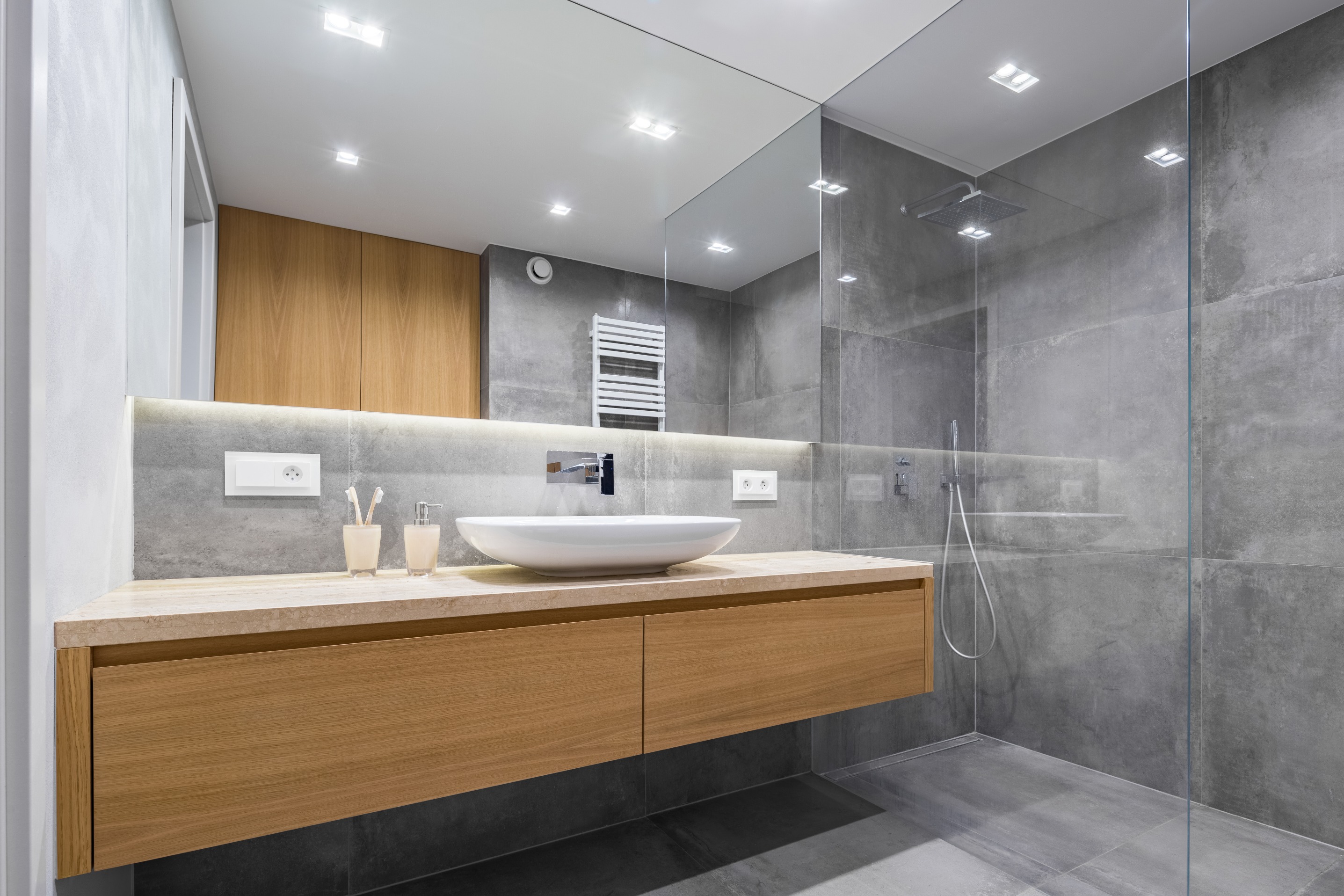 Foto: badkamer spiegel met LED verlichting