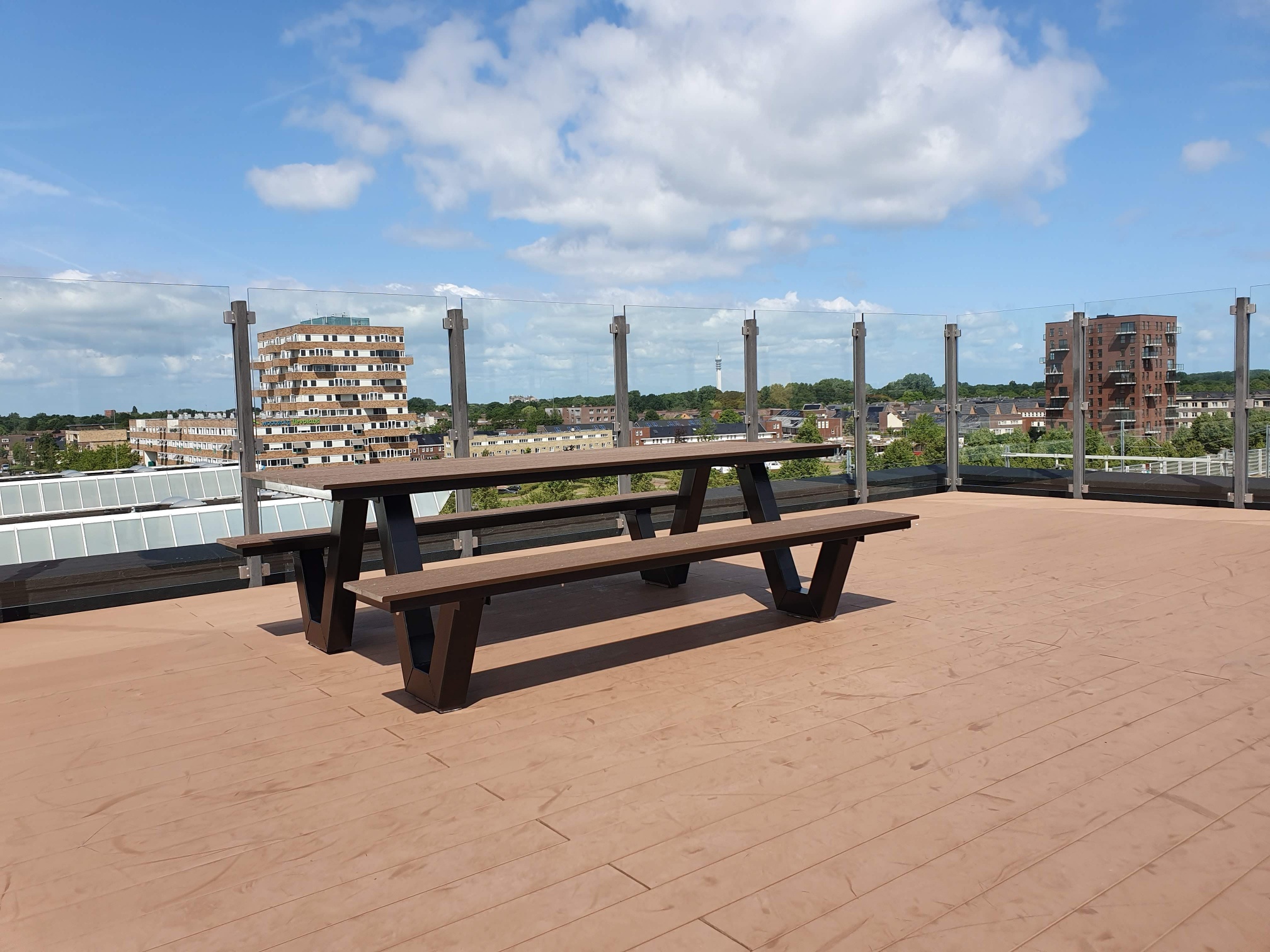 Foto: picknicktafel dakterras met uitzicht