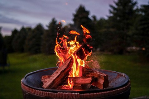 Foto : Verantwoord vuur stoken in de achtertuin: handige tips om veilig te genieten