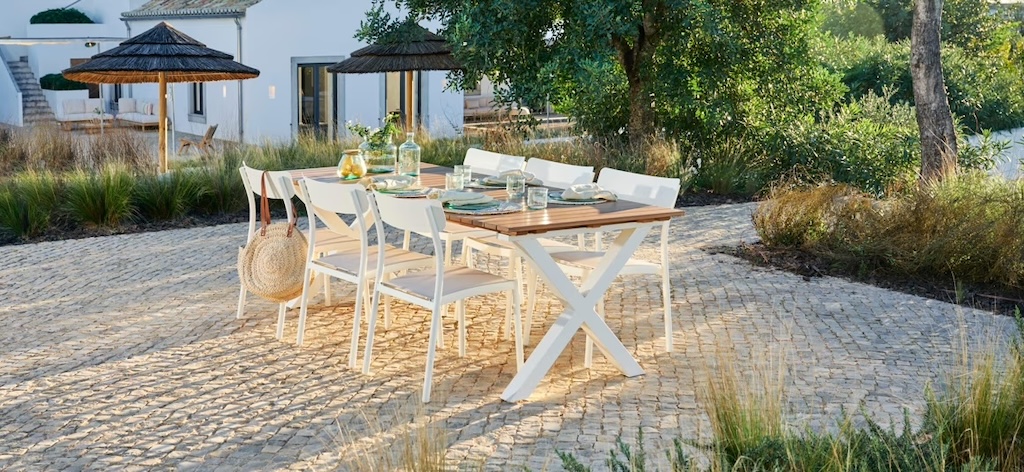 FORMAX Eucalyptus table & MAVAS chair