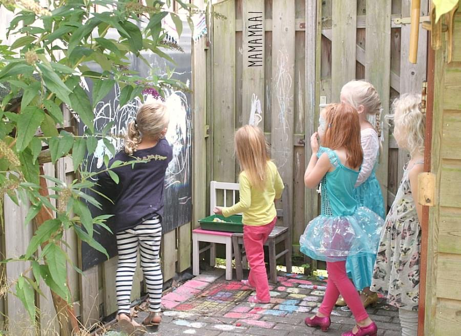 Foto: 000-schoolbord-krijtbord-tuin-DIY-kids-kinderen-zelfmaken
