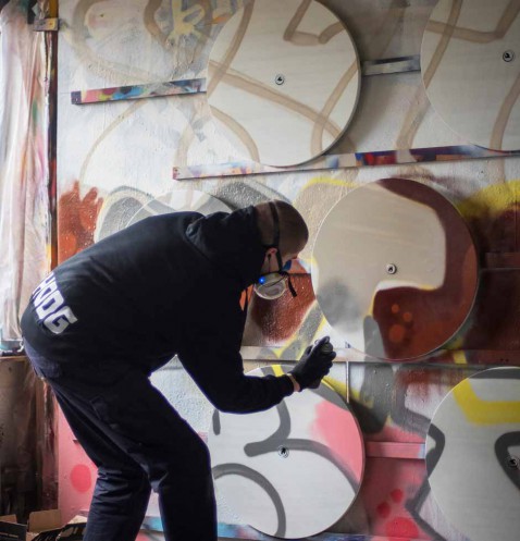 Foto : Graffiti-artist illustreert tv-standaards XTRARM