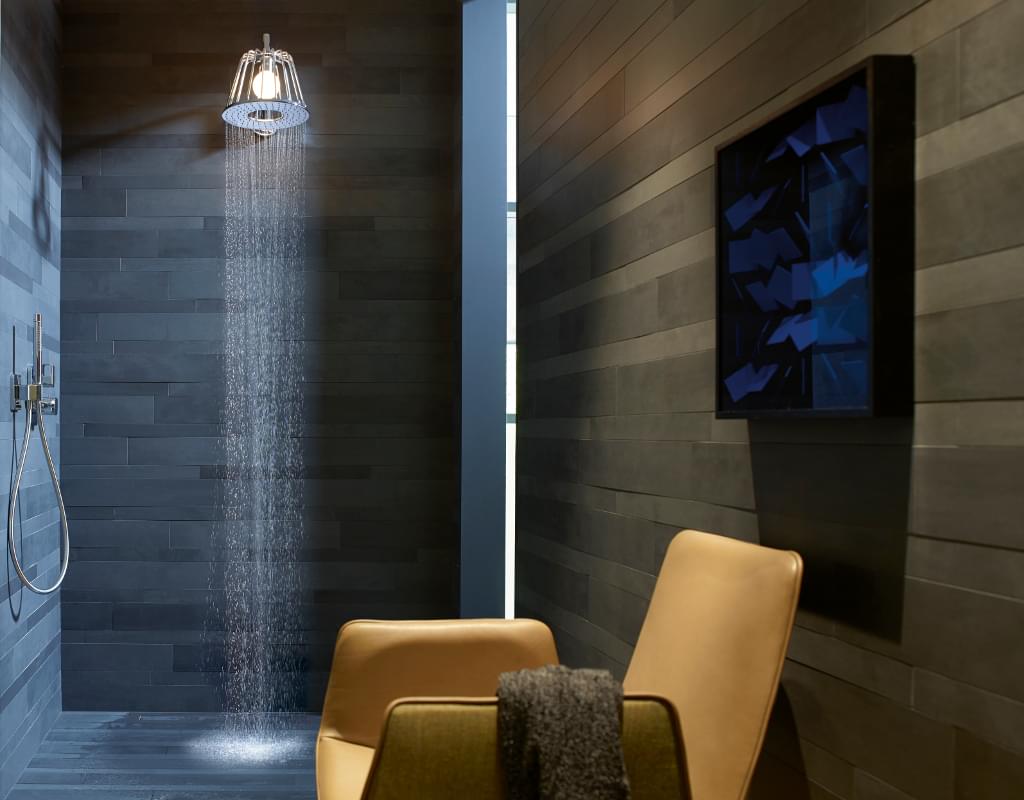 Axor LampShower designed by Nendo zorgt voor meer huiselijkheid in de badkamer.