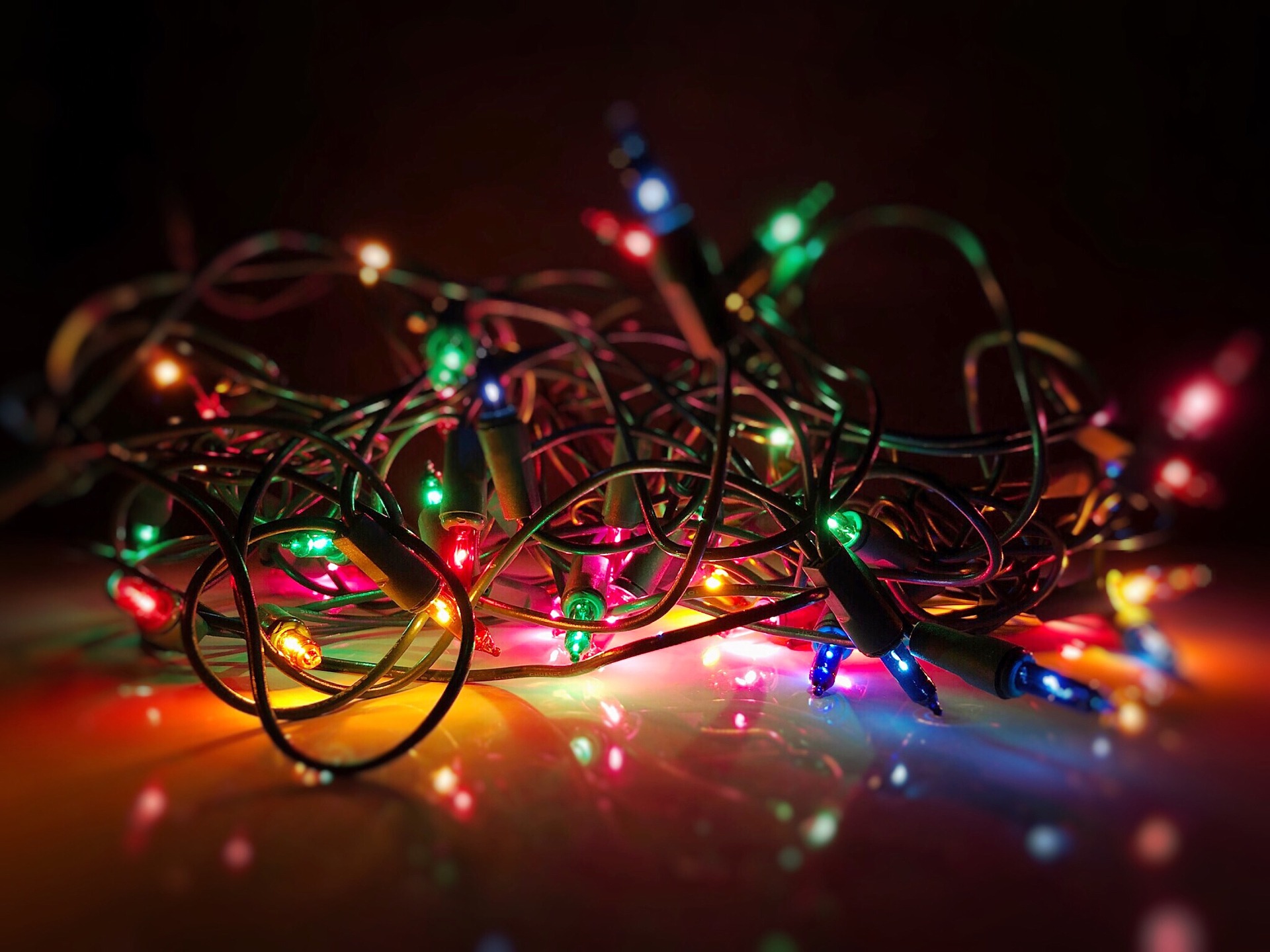 Foto: gekleurde kerstlichtjes