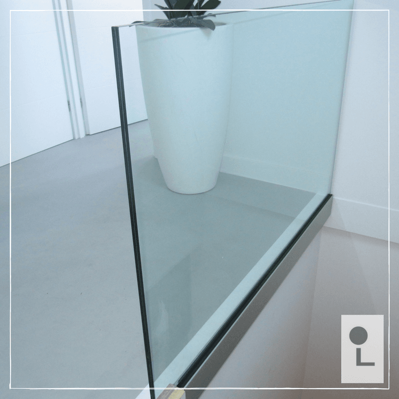 Foto: glazen balustrade minimaal zijmontage