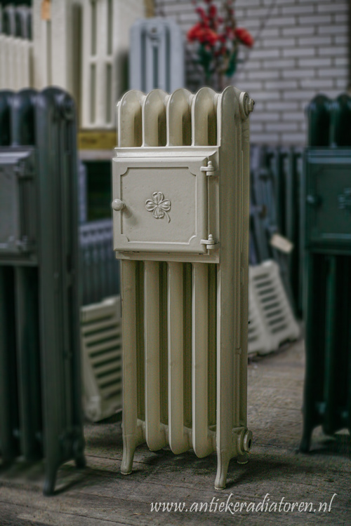 Foto : Gietijzeren radiator - www.antiekeradiatoren.nl