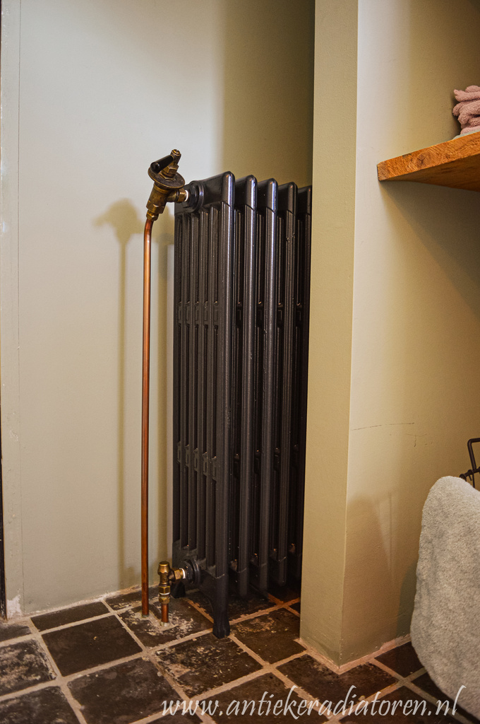 Foto: geplaatste gietijzeren radiator 154 g