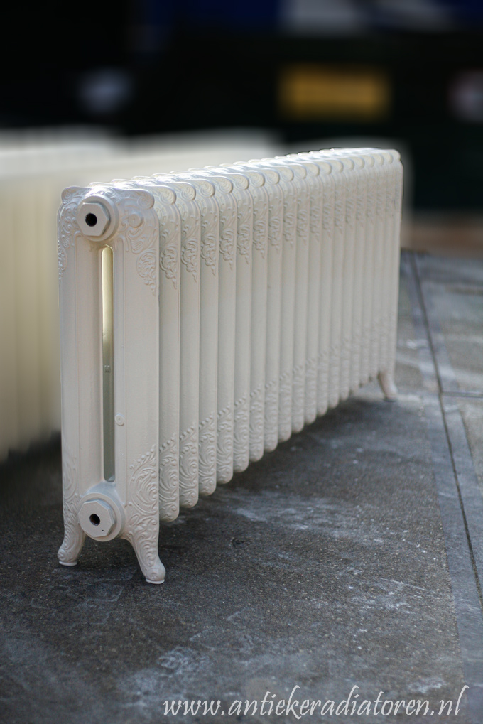 Foto: oude bewerkte radiator 199
