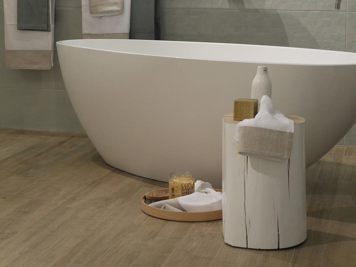 Foto: Wonennl Hansgrohe trend decoration wood bathtub ambiance 4x3
