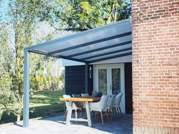 Foto: veranda sunnyroof 400 x 300 cm  antraciet op 2 staanders helder polycarbonaat 012 1 8