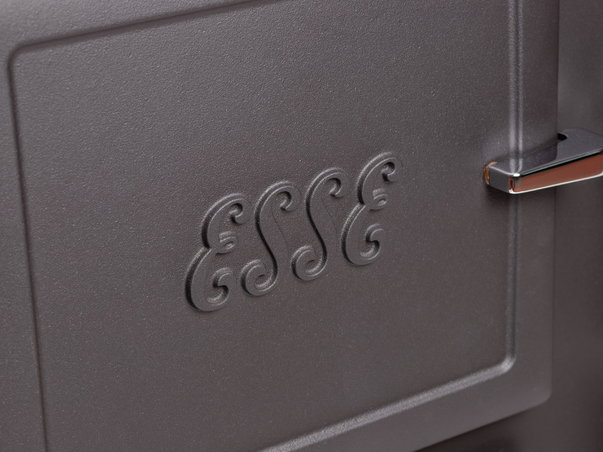 Foto: ESSE 990 Hybrid deur logo Mattblack