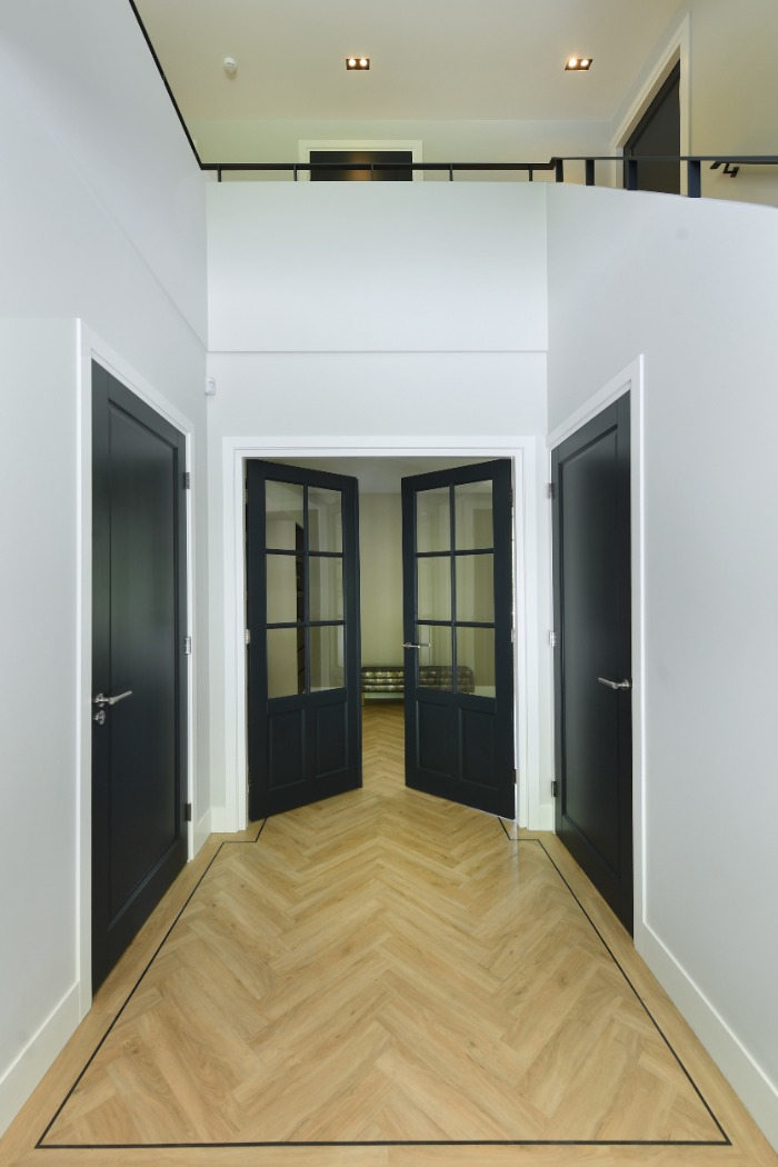 Foto: Topdeuren project binnendeuren glasdeuren zwart roedes deurbeslag rvs formani pietboon tenhulscher toiletgarnituur
