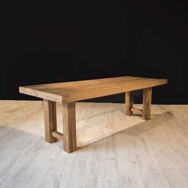 Foto: oud eiken tafel houten h poot sfeer foto