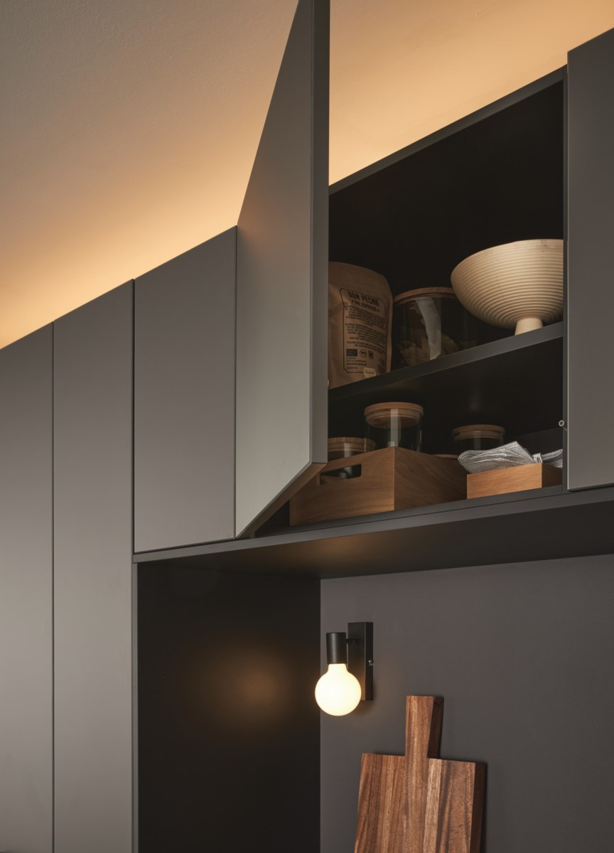 Foto: Tieleman Keukens Schuller keuken Model Smartglas Titanio metallic en onyxzwart 5  1600x1200 