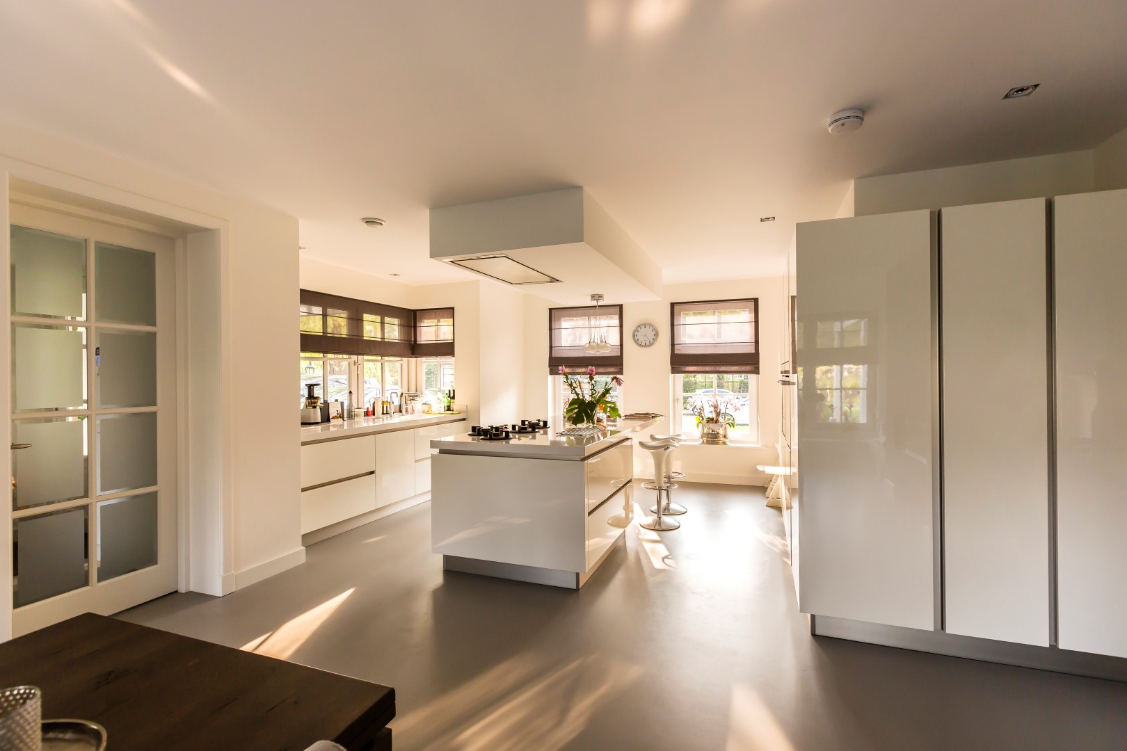 Foto: Moderne greeploze keuken in herenhuis    Lichtenberg Exclusieve Villabouw