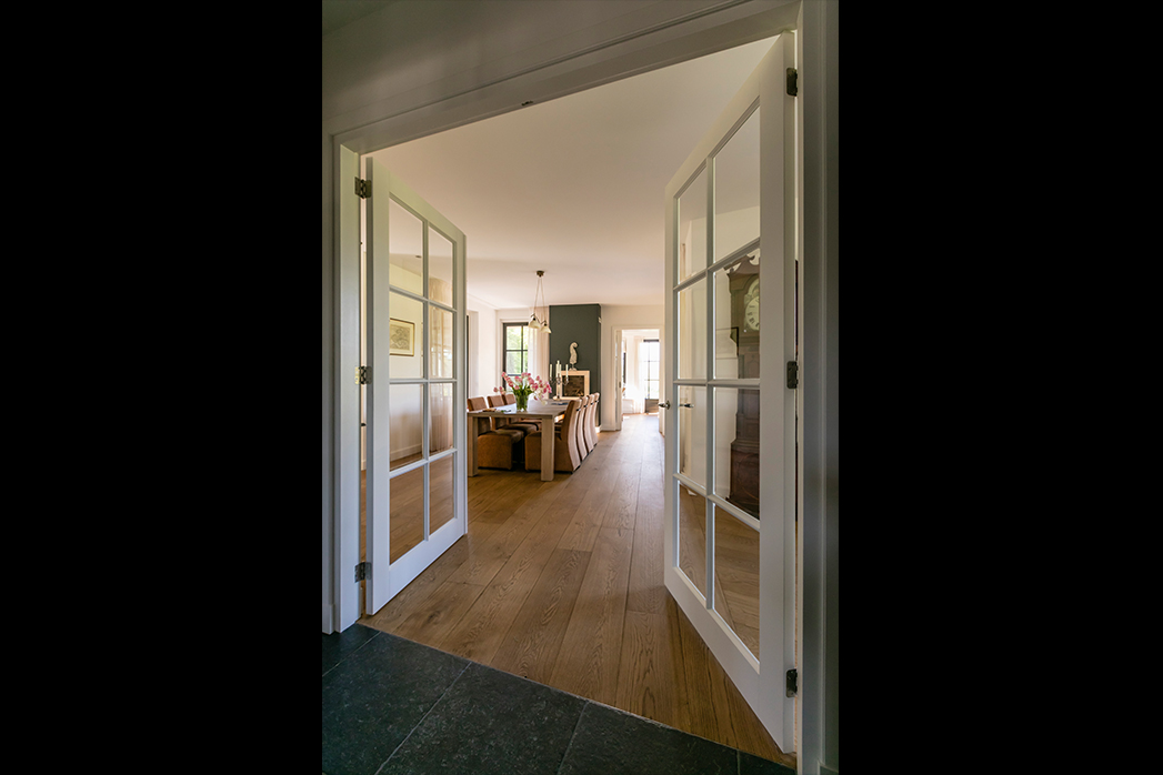 Foto: Kamer ensuite deuren naar gezellige kamer te Vogelenzang     Lichtenberg Exclusieve Villabouw