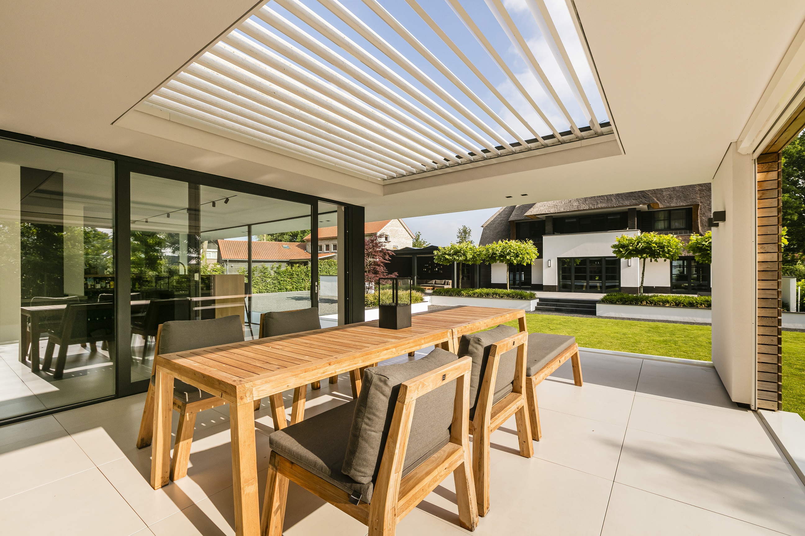 Foto: Villa bouwen   Luxe buitenverblijf met bar en garage   Lichtenberg Exclusieve Villabouw  5 