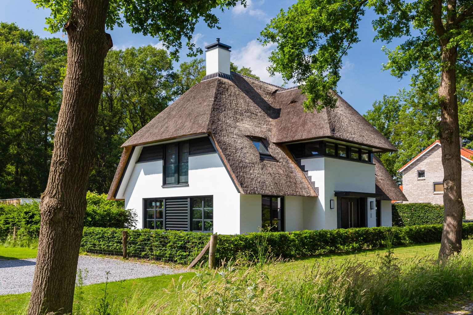 Foto: Hoe uw uw rieten dak goed onderhoudt   Lichtenberg Exclusieve Villabouw