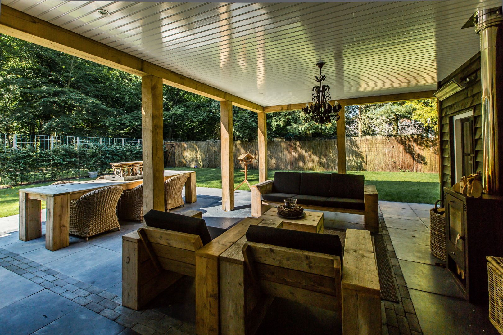Foto: Villa bouwen   Fraaie veranda van douglas hout   Lichtenberg Exclusieve Villabouw
