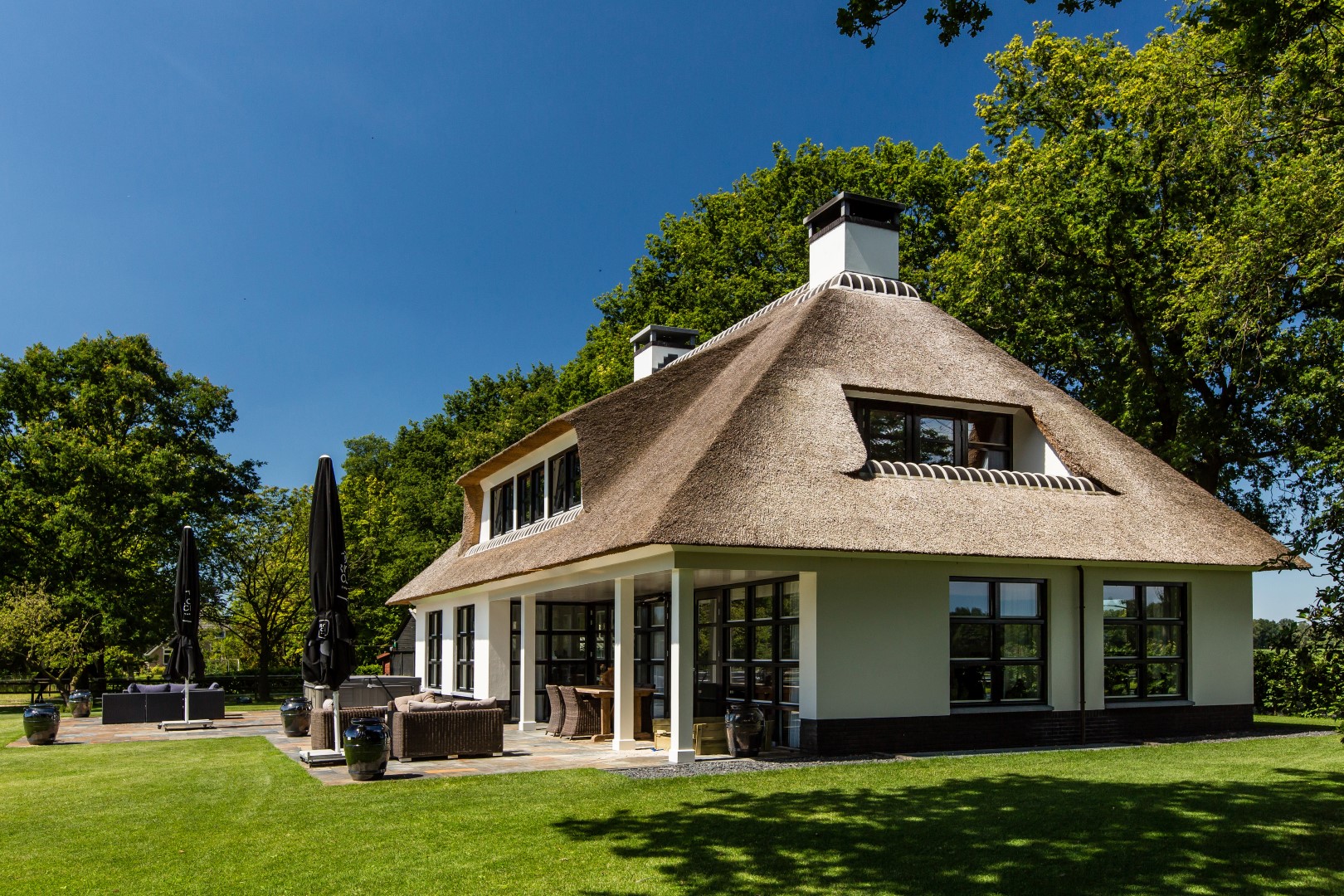 Foto: Villa bouwen   Prachtige inwendige veranda   Lichtenberg Exclusieve Villabouw