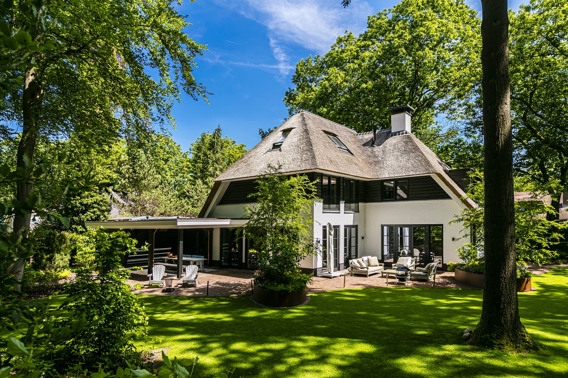 Foto: Rietgedekte villa bouwen   Rietgedekte villa te Apeldoorn   Lichtenberg Exclusieve Villabouw  2 