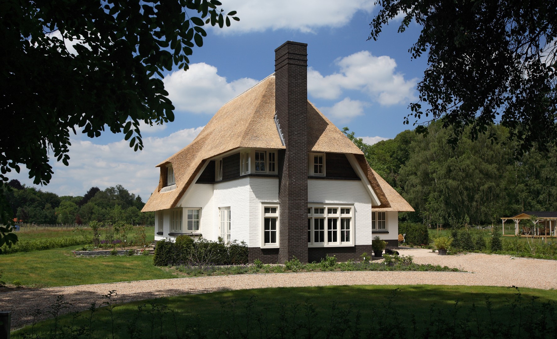 Foto: Villa bouwen   Karakteristieke schoorsteen van een Lichtenberg villa   Lichtenberg Exclusieve Villabouw