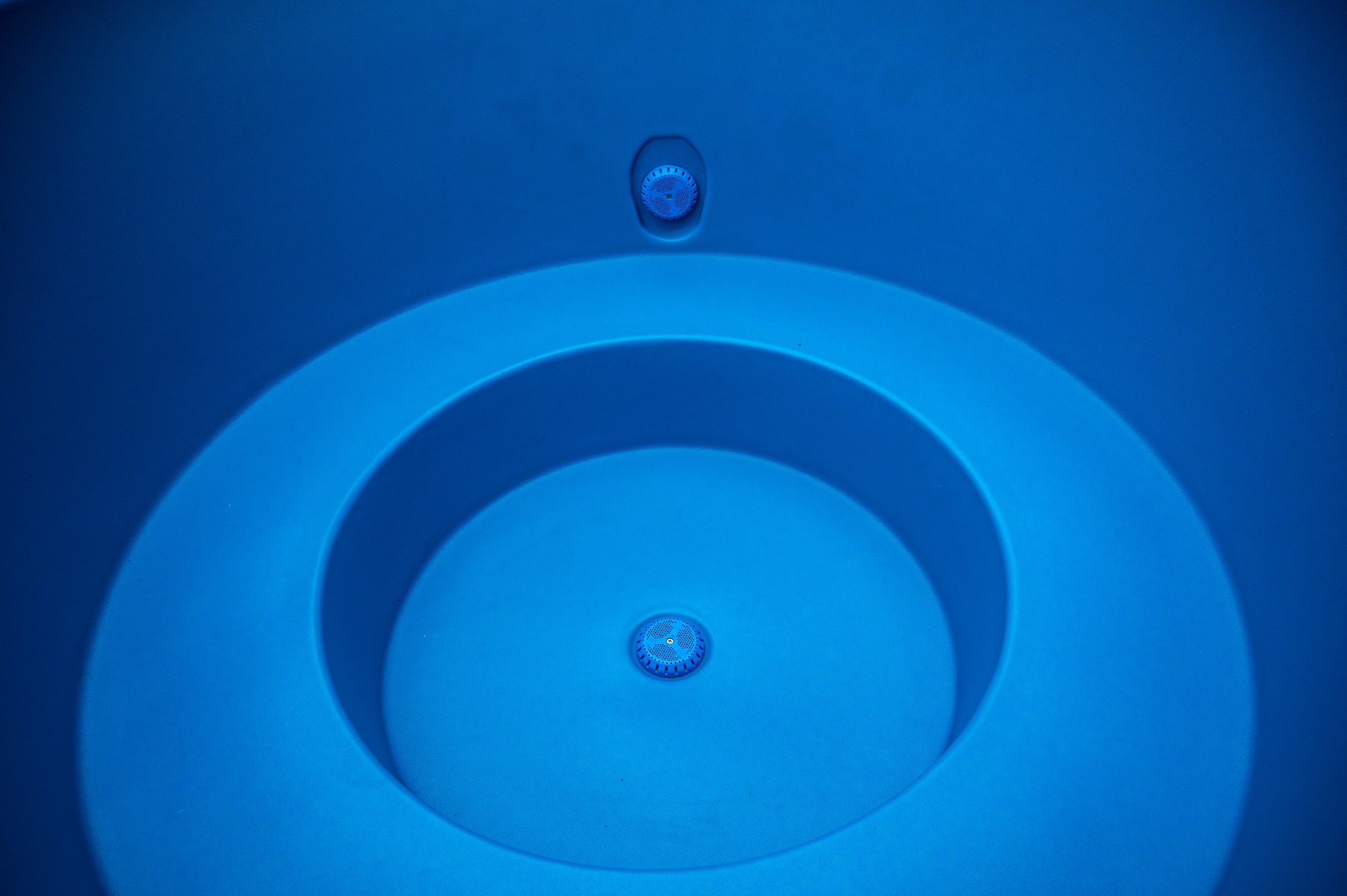 Foto: Binnenkuip blauw Breezy Kirami hottub