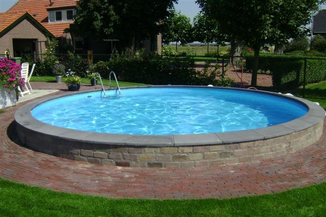 Foto: vorm zwembad rond amarque