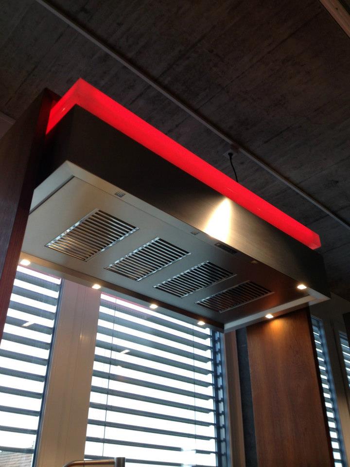 Foto: DMU 1220 aan plafond zonder zeilverstaging model 2013 + LED rand