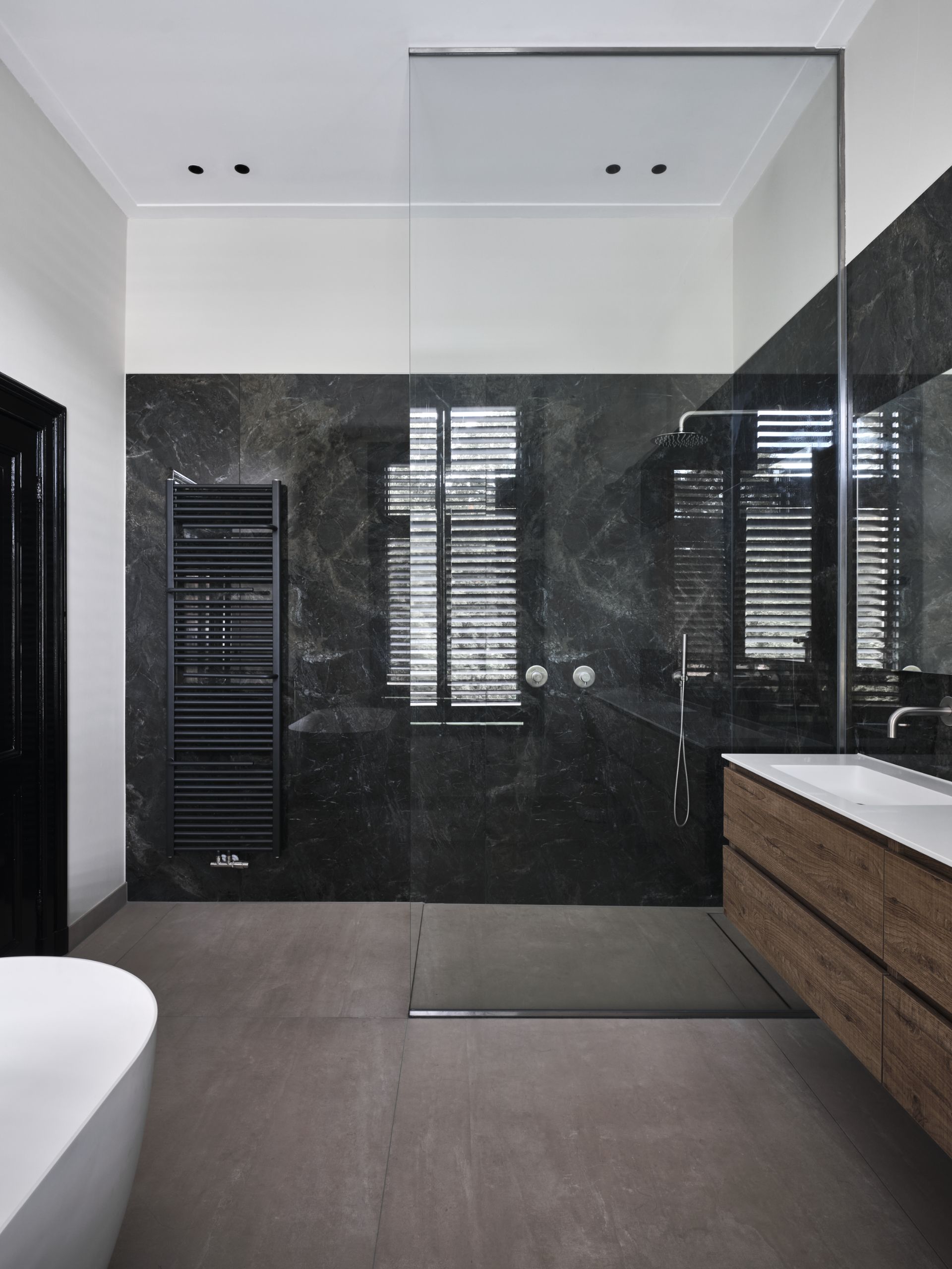 Foto: een badkamer met een moderne uitstraling      eerste kamer badkamers   003