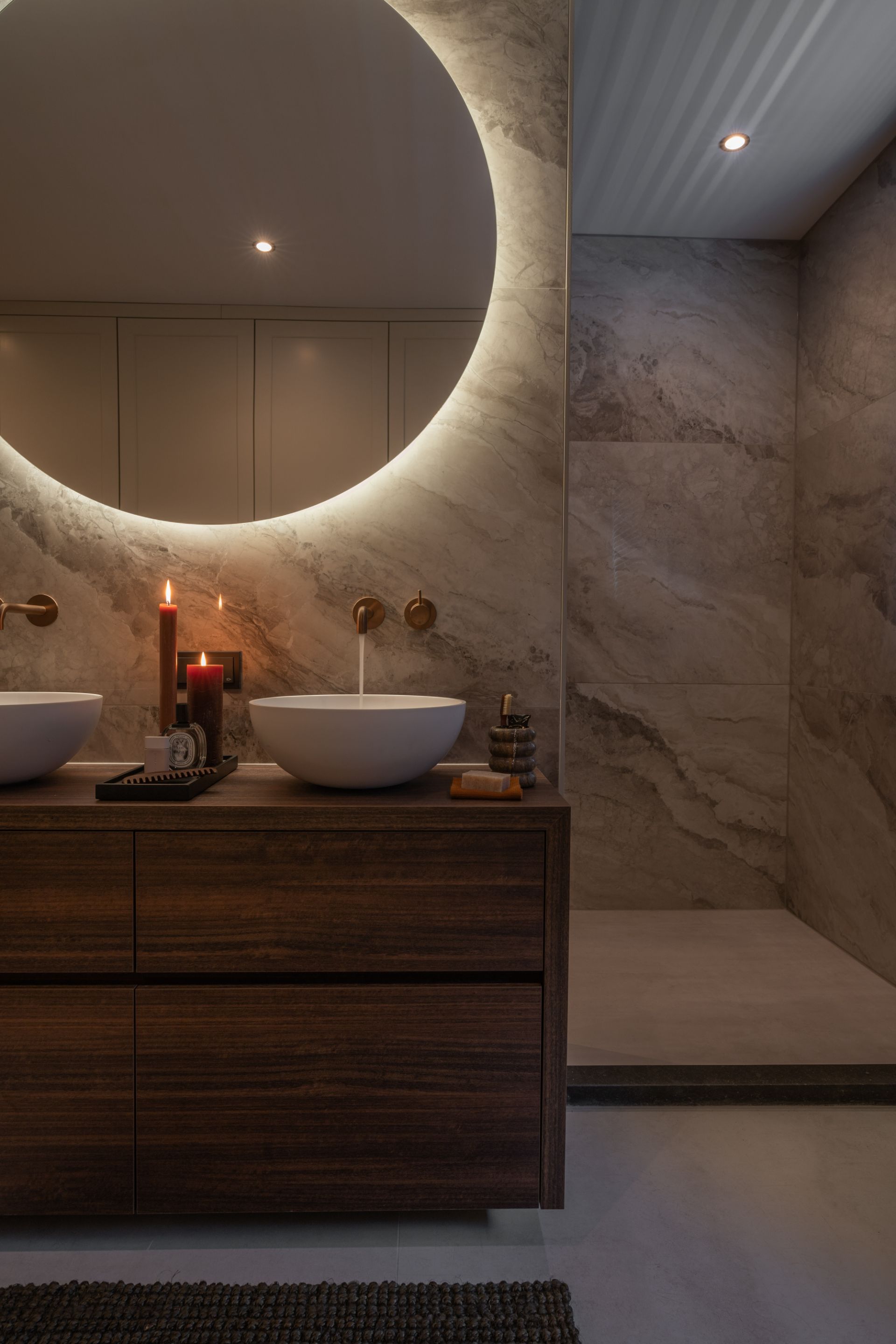 Foto: moderne luxe badkamers in rotterdam   012