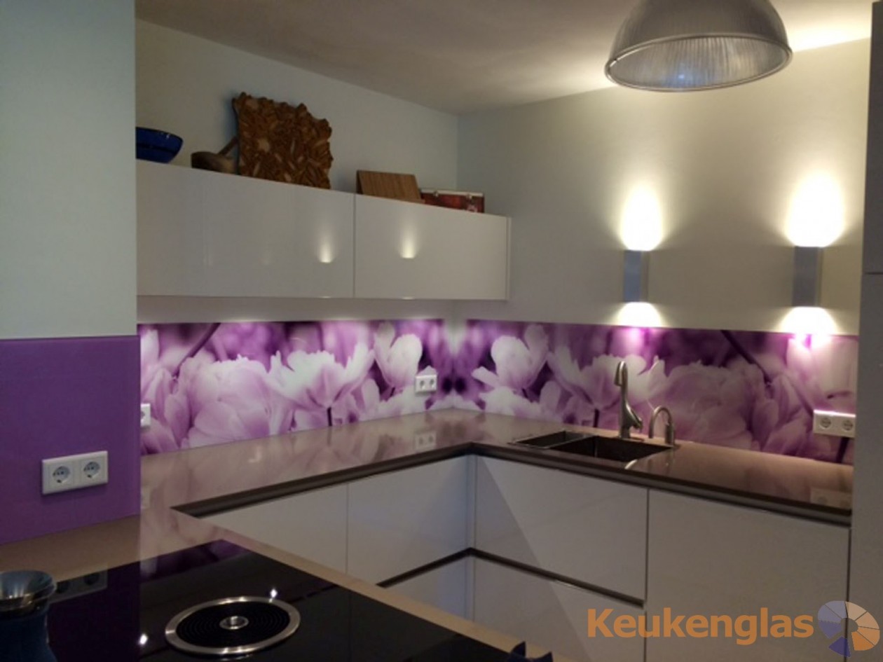 Foto: w3 Glazen keuken achterwand met wit lila bloem Helmond