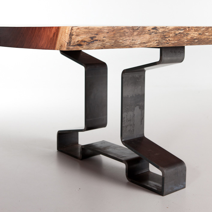 Foto: blauwstaal tafelpoot