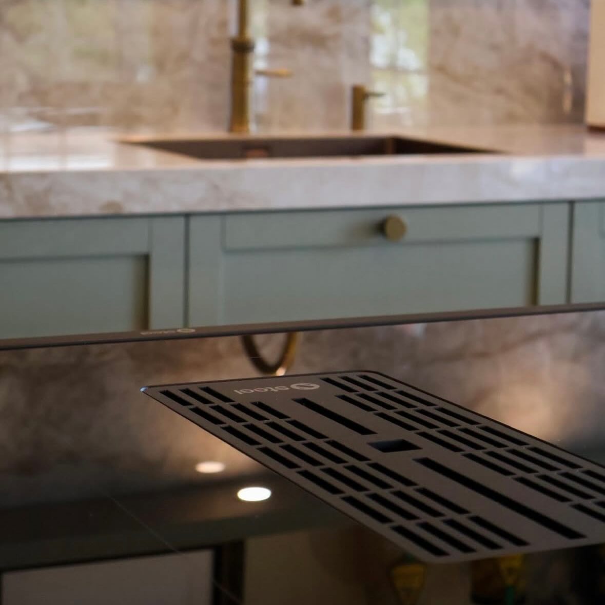 Foto: Wonennl Steel inductiefornuis met kookveldafzuiging  Wiardus keukens 004