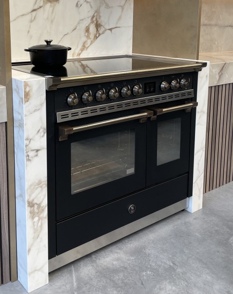 Foto : Diverse fornuizen van het Italiaanse topmerk Steel Cucine