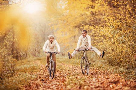 Foto: Ouderen op de fiets wonen.nl