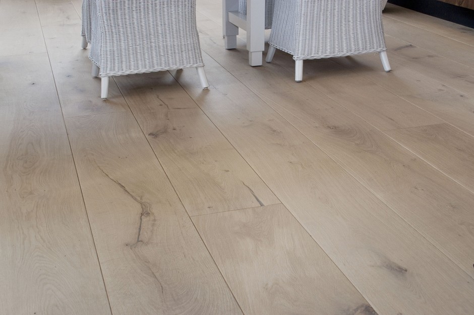 Foto: w3 Tudor HM natural finish beursvloer 2011 013