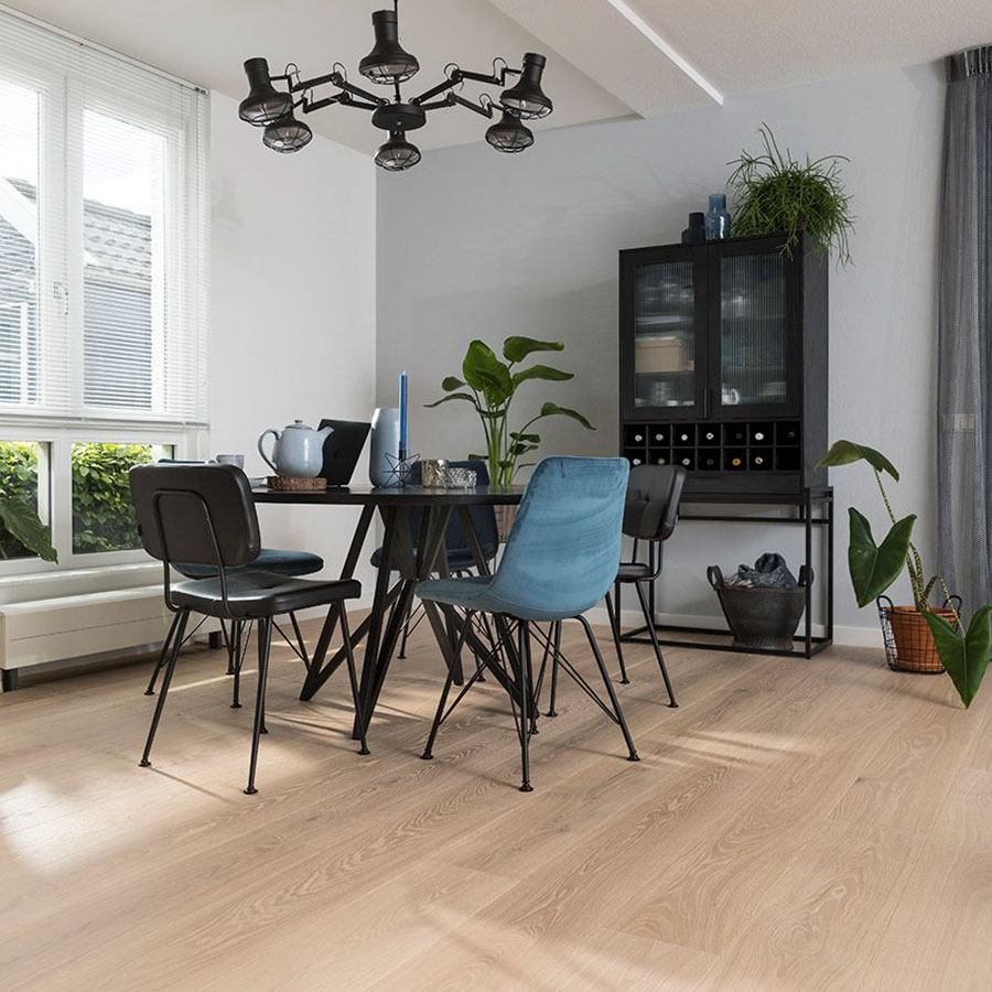 Foto: houten vloer brede plank 22 cm extra wit geolied sfeer