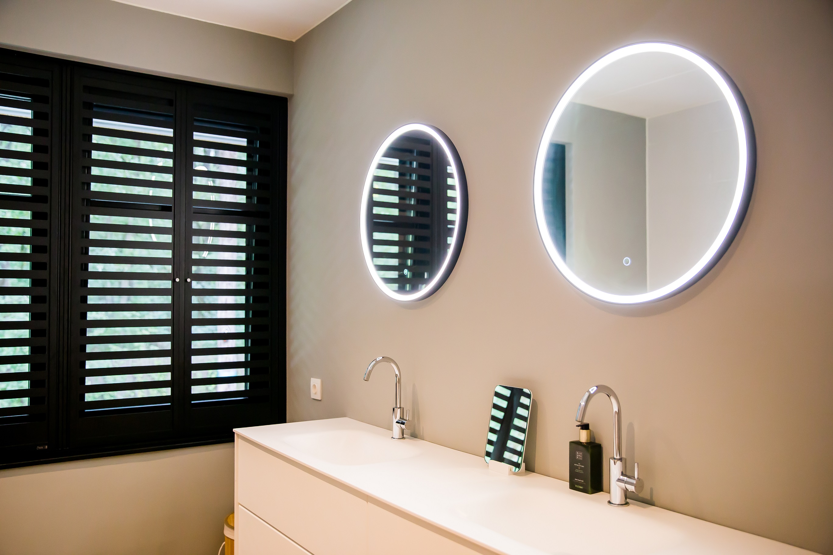 Foto: Huis bouwen   Rietgedekte villa Nachtpauwoog te Apeldoorn   Architectuurwonen  3 