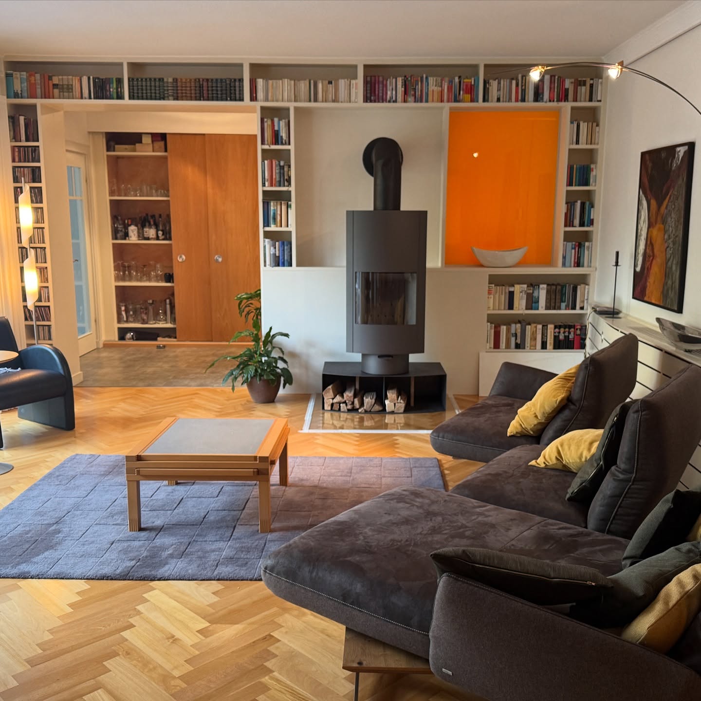 Foto : Leenders Hymme — Design houtkachel met vuur in het midden