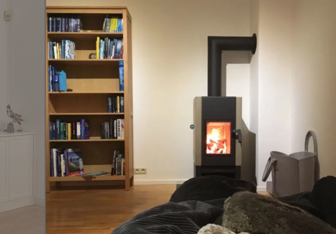 Foto : Leenders Boxer Plus — Sterke vrijstaande houtkachel met lange warmte