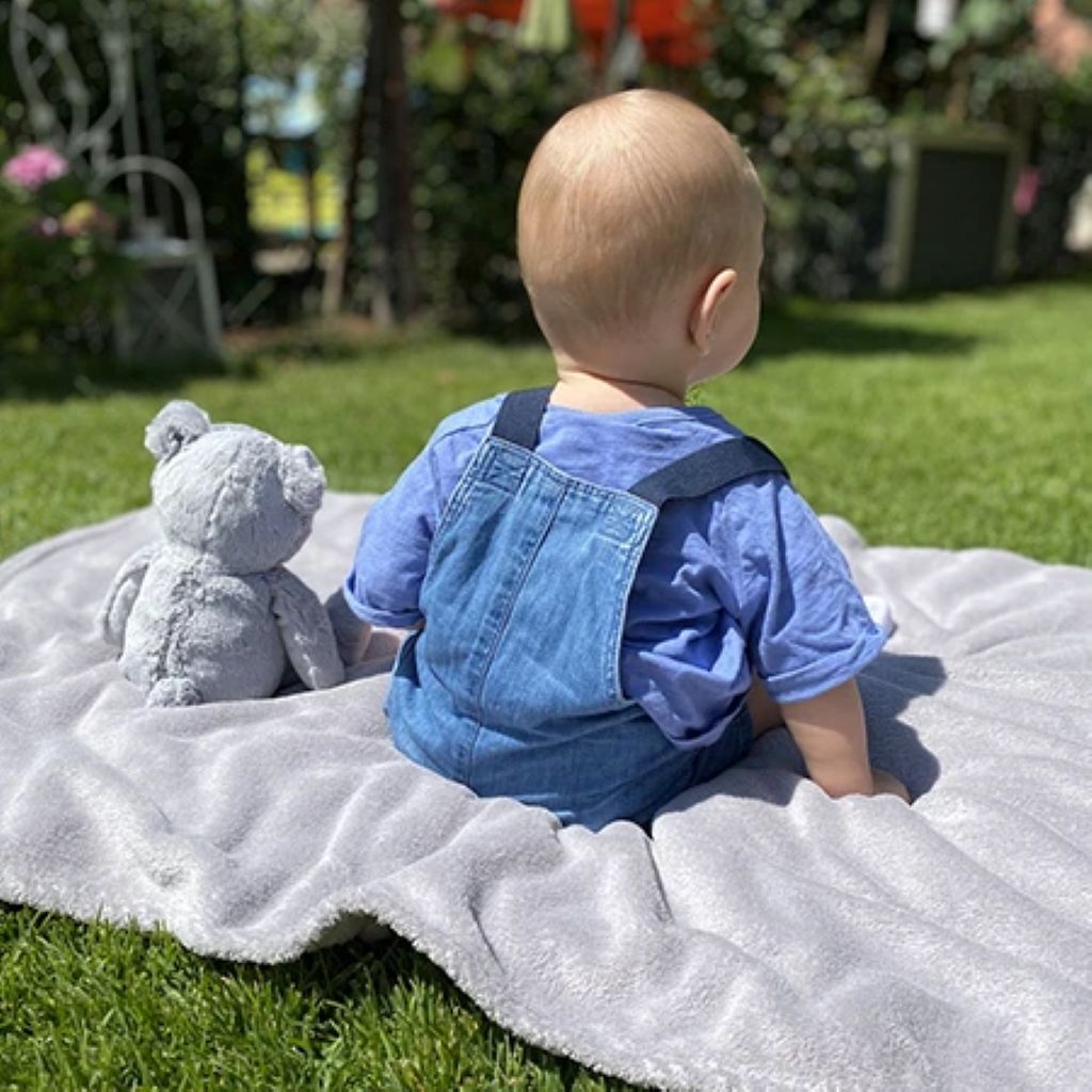 Foto: baby and teddy 5401230 1280