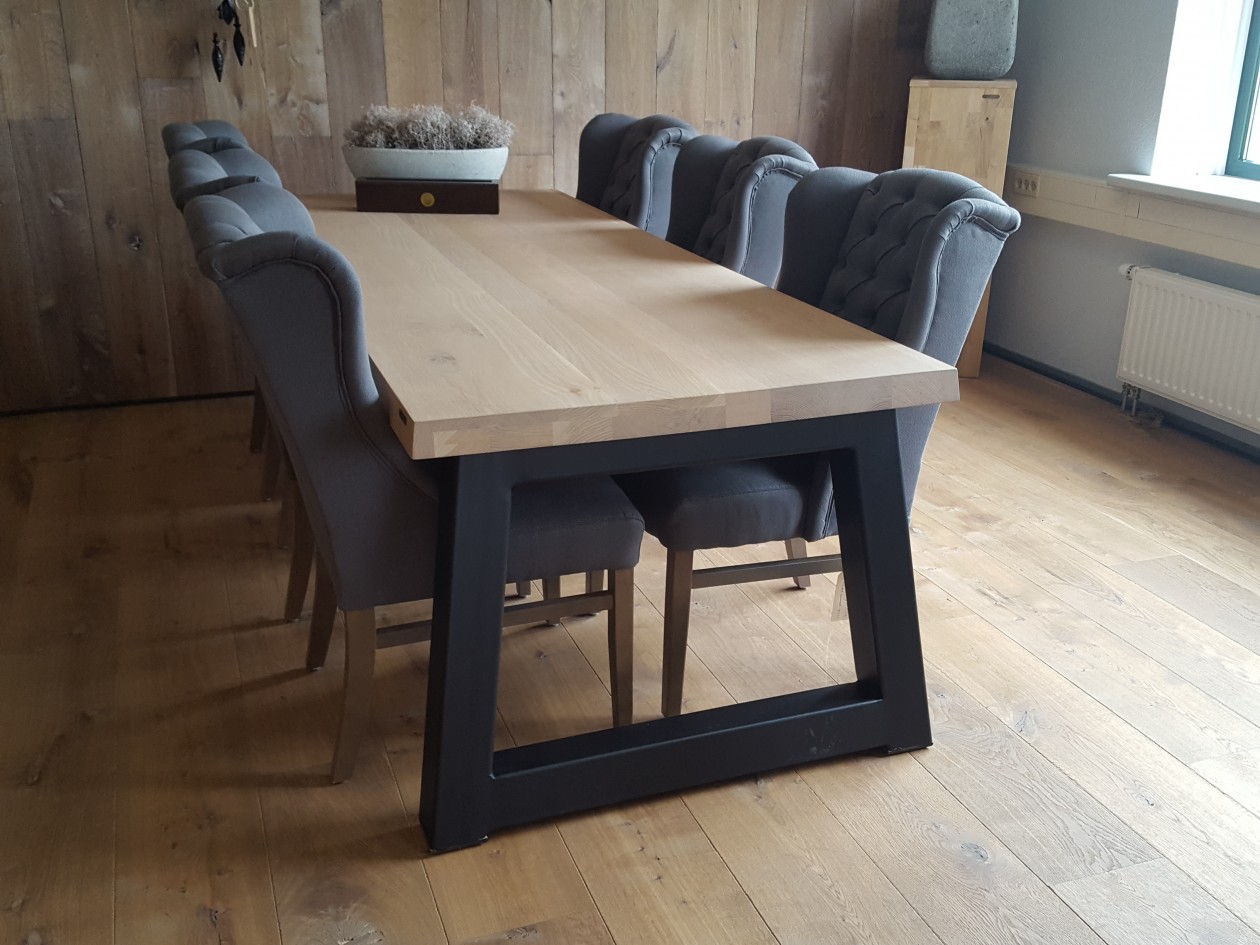 Indica aankomst prieel Houten tafel met metalen poten - meubels - woonkamer - Wonen.nl