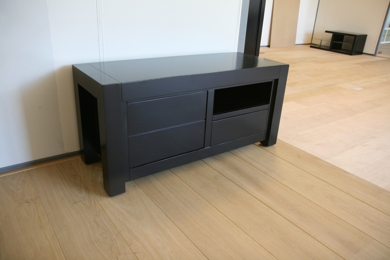Foto: w3 Tvmeubel hout zwart