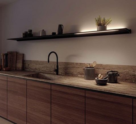 Foto : Wandplank van NOVY als moderne ledverlichting in je keuken