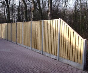 klap impuls blootstelling hout/beton schutting - tuinomheining-hekwerk - tuin - Wonen.nl