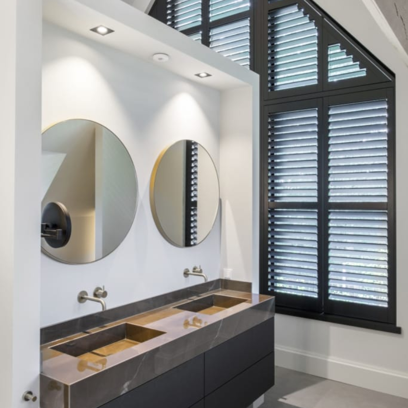 Foto: Gebruik stijlvolle raambekleding als kamerafscheiding  2 