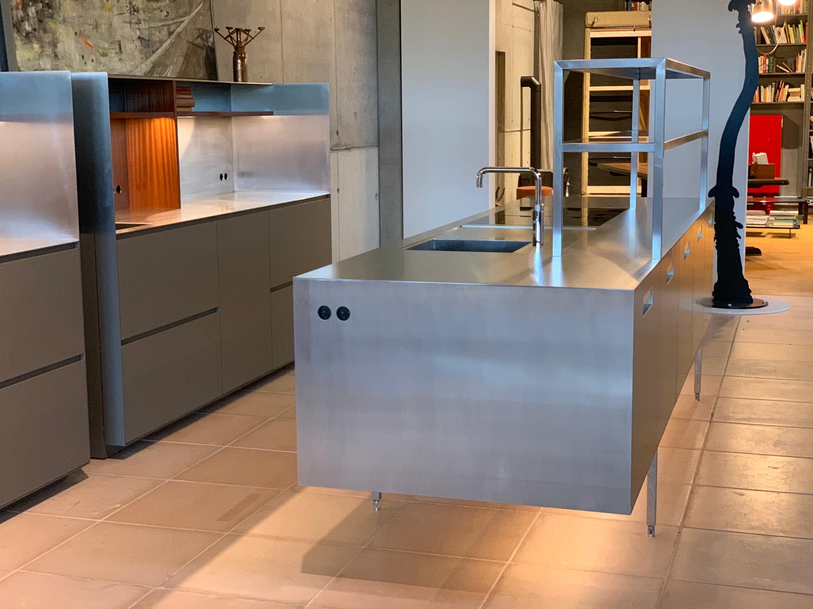 Foto: Wonennl Merito rvs keuken op maat